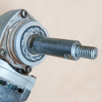 The grinding head grinding wheel of the screw inner hole of the screw with the length rod grinding rod is used by the angle mill
