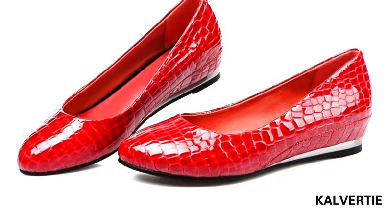 lv旗下服飾品牌介紹 品牌紅色歐洲站淺口金屬裝飾高端漆皮平底精品女士單鞋女鞋 lv旗下品牌包