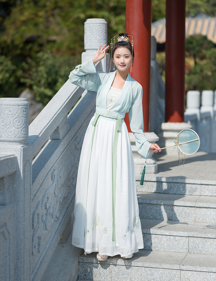 实拍新款春意盎然素色齐腰三件套汉服女装