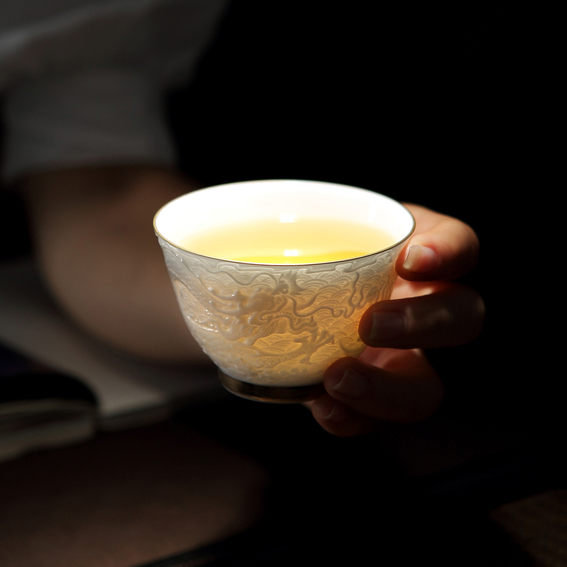 Jingdezhen ceramic kung fu noggin single master cup relief the see colour white porcelain tea sample tea cup by hand