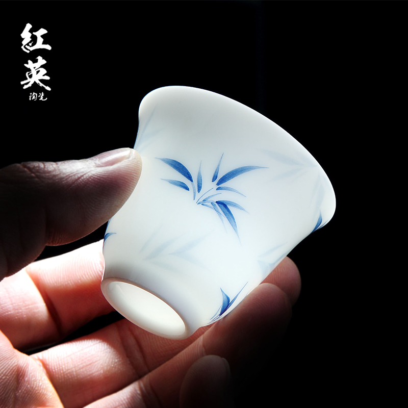 Blue and white master cup single cup white porcelain jingdezhen ceramic hand - made sample tea cup kung fu tea set manual single small cup