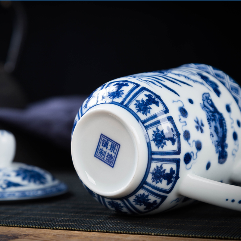 Jingdezhen blue and white porcelain retro household ceramic keller cups with cover glass office personal tea cups