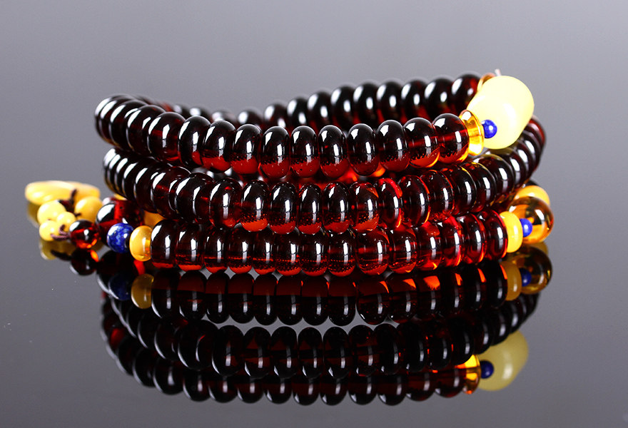 【独特设计】40.57克 收藏级天然高品质酒红色血珀佛珠c163