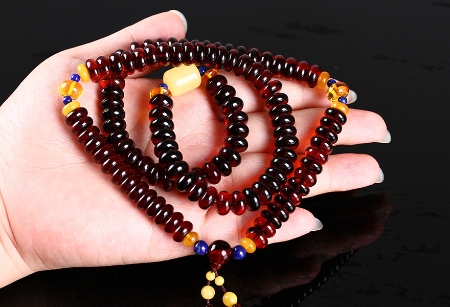 【独特设计】40.57克 收藏级天然高品质酒红色血珀佛珠c163