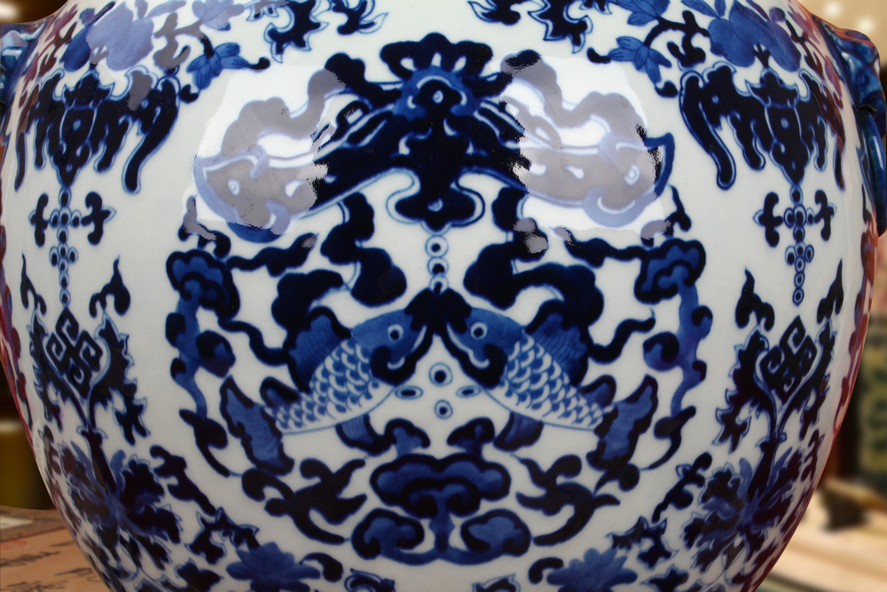 High - grade hand - made of blue and white porcelain of jingdezhen ceramics binaural head sweet garlic Chinese style household vase and furnishing articles