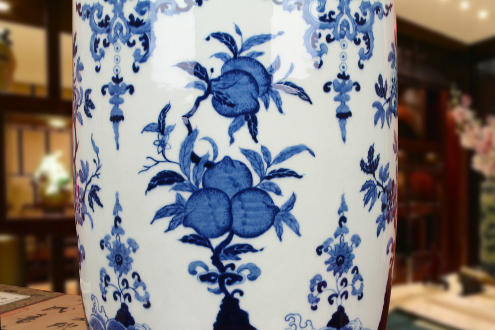 Hand - made peach pomegranates of blue and white porcelain of jingdezhen ceramics sitting room place all around the big vase Chinese study