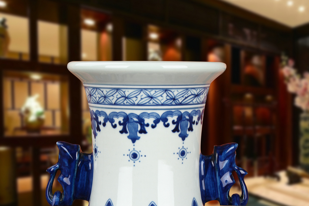 High - grade hand - made of blue and white porcelain of jingdezhen ceramics double elephant ears in extremely good fortune of the big vase classical home furnishing articles