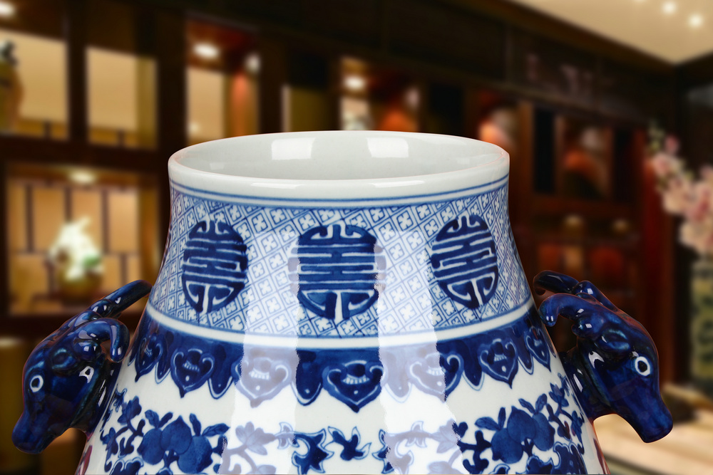 Jingdezhen ceramics antique hand - made sweet grain deer head statute of the cylinder and vase of blue and white porcelain was classical furnishing articles