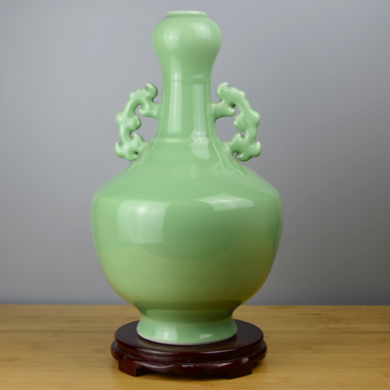 Jingdezhen ceramics manual celadon vase Chinese style restoring ancient ways rich ancient frame home sitting room adornment is placed