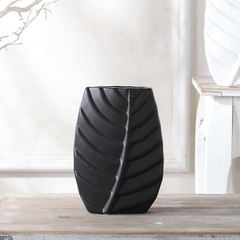 Black and white ceramic creative furnishing articles Nordic household act the role ofing is tasted the sitting room of TV ark, wine porch rich ancient frame of soft decoration