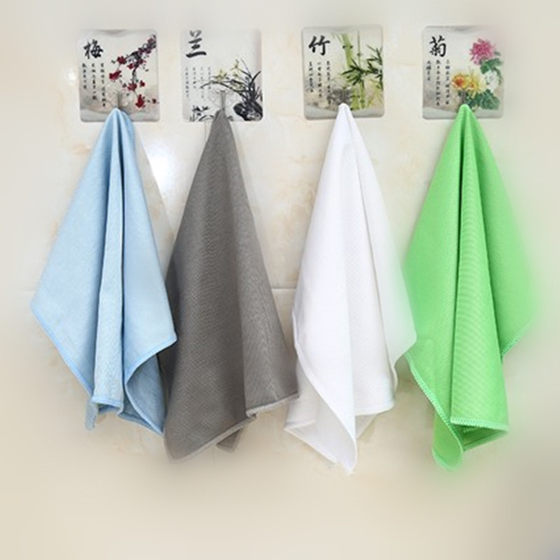 A specialized cloth for wiping glass cups that absorbs water without shedding hair or leaving marks. Kitchen cleaning, restaurant cleaning, hotel cleaning, and white towels A specialized cloth for wiping glass cups that absorbs water without shedding hair or leaving marks. Kitchen cleaning, restaurant cleaning, hotel cleaning, and white towels