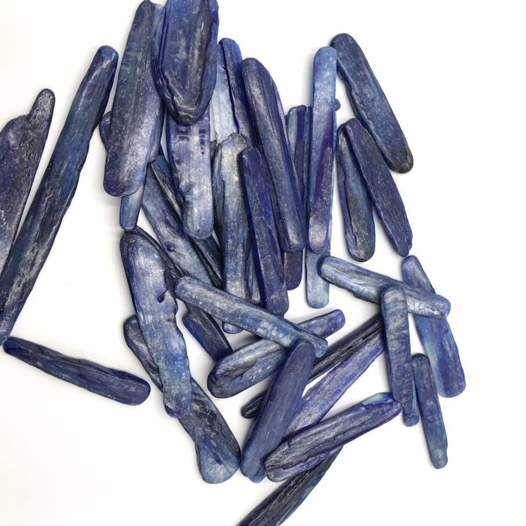 天然蓝晶石消磁碎石 莫桑比克蓝晶原石标本 供佛脉轮蓝色水晶石子
