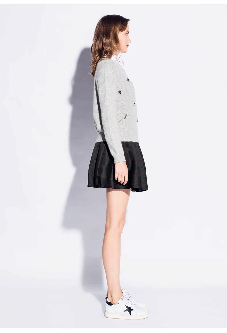 华人杰2017秋季新款专柜正品时尚短款上衣钉珠装饰毛衫内搭22017