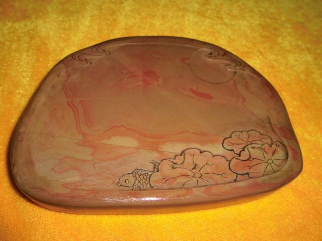 Qingzhou Red Silk Stone Inkstone, ທໍາອິດຂອງສີ່ Treasures ຂອງການສຶກສາ, ຜ້າໄຫມສີແດງ Inkstone ປະຕິບັດຕາມຮູບຮ່າງຂອງ inkstone ໄດ້, inkstone ການປະຕິບັດທີ່ມີຮູບແບບ exquisite.