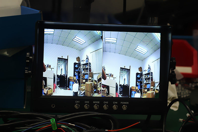 9寸4路高清监控影像收割机监控系统车载四分显示器大货车12v-24v