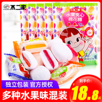 The second sandwich marshmallows 82 8G * 5 bags of Strawberry Mango blueberry juice fruit flavor bulk candy snacks