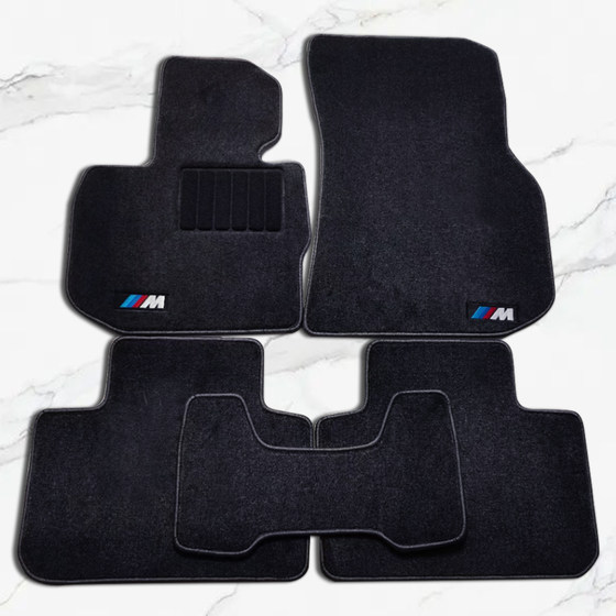 구식 및 새로운 BMW 1 시리즈 3 시리즈 5 시리즈 525x1x3x6gt320li 메인 드라이버 벨벳 자동차 발 패드 카펫에 적합합니다. 구식 및 새로운 BMW 1 시리즈 3 시리즈 5 시리즈 525x1x3x6gt320li 메인 드라이버 벨벳 자동차 발 패드 카펫에 적합합니다.