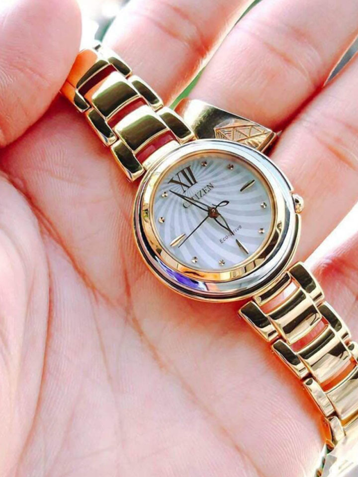 西铁城珍珠贝母表盘光动能女士手表