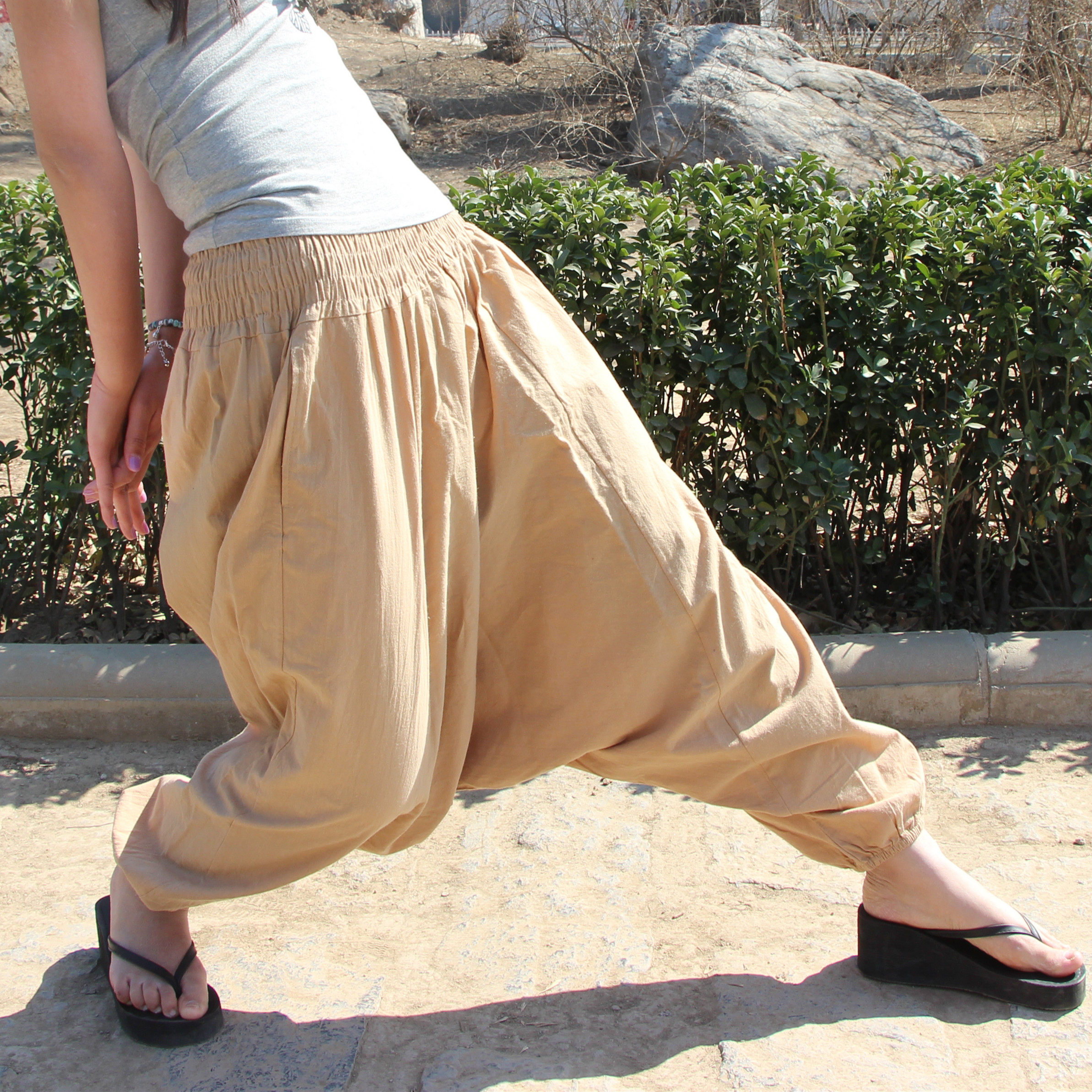 泰国波西米亚民族大裆裤纯棉纯色宽松大码哈伦裤垮裤西藏旅游男女