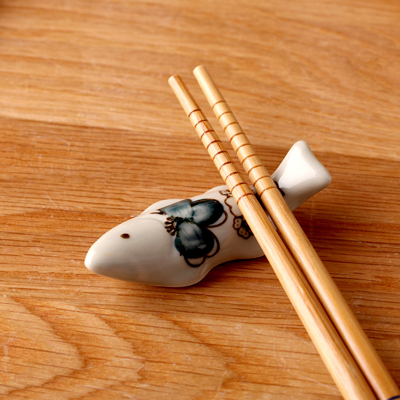 Under the glaze color Japanese ceramic tableware porcelain creative ceramic fish chopsticks pillow rack chopsticks chopsticks