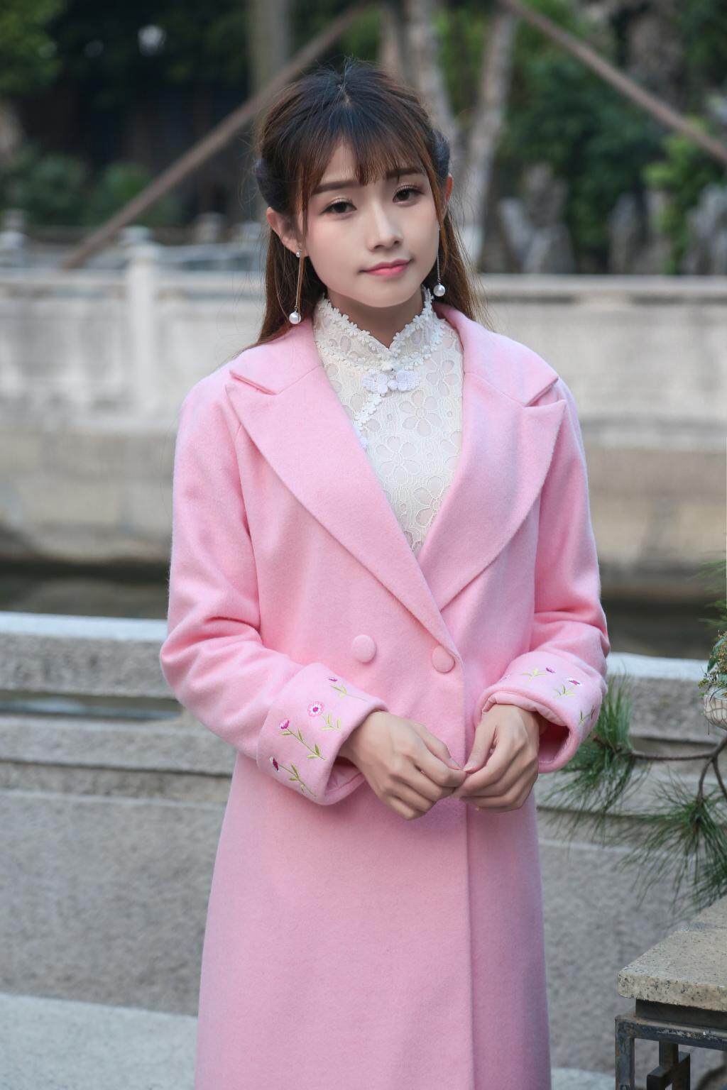 实拍现货冯程程2020复古女装绣花羊毛呢外套宽松长款呢子大衣