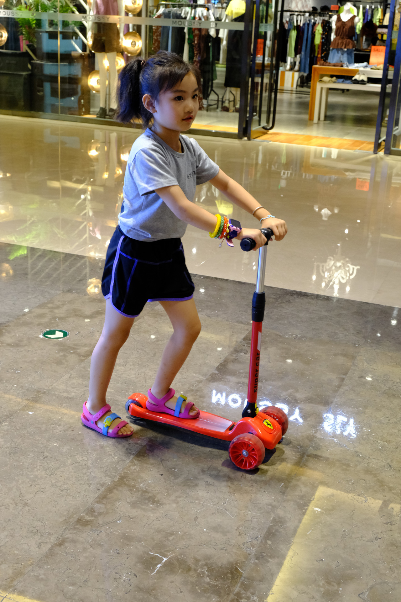 折叠减震音乐灯光儿童滑板车宽轮单脚滑滑车男女宝溜溜车闪光轮