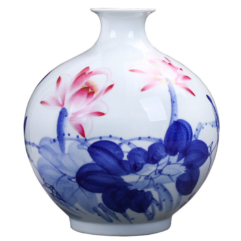 Jingdezhen ceramics hand draw freehand brushwork in traditional Chinese blue and white porcelain vases, flower arrangement of Chinese style living room home furnishing articles