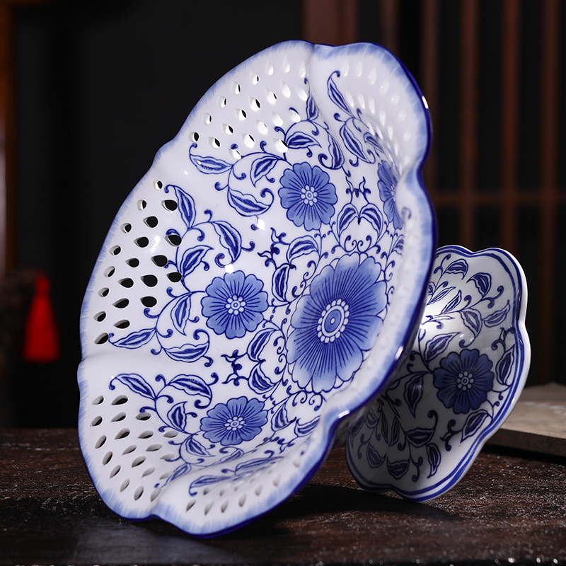 Blue and white porcelain of jingdezhen ceramics of fruit snacks dry fruit tray was modern new Chinese style sitting room tea table table furnishing articles