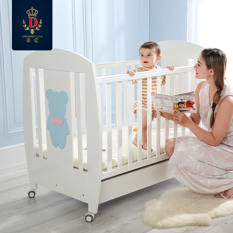 蒂爱婴儿床实木欧式可变游戏床幼儿床多功能白色婴儿宝宝床带滚轮产品展示图3