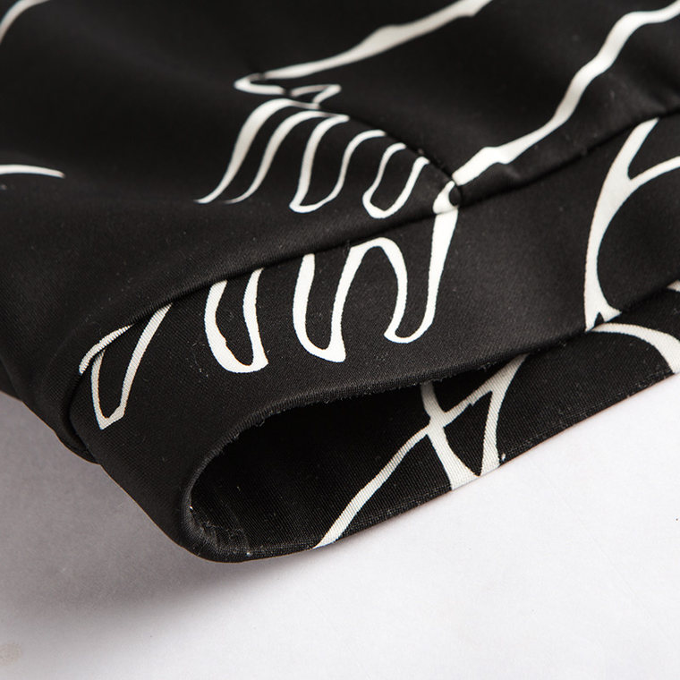 拉夏贝尔 拉贝缇2015夏新款 抽象人物印花黑色半身裙 60002840