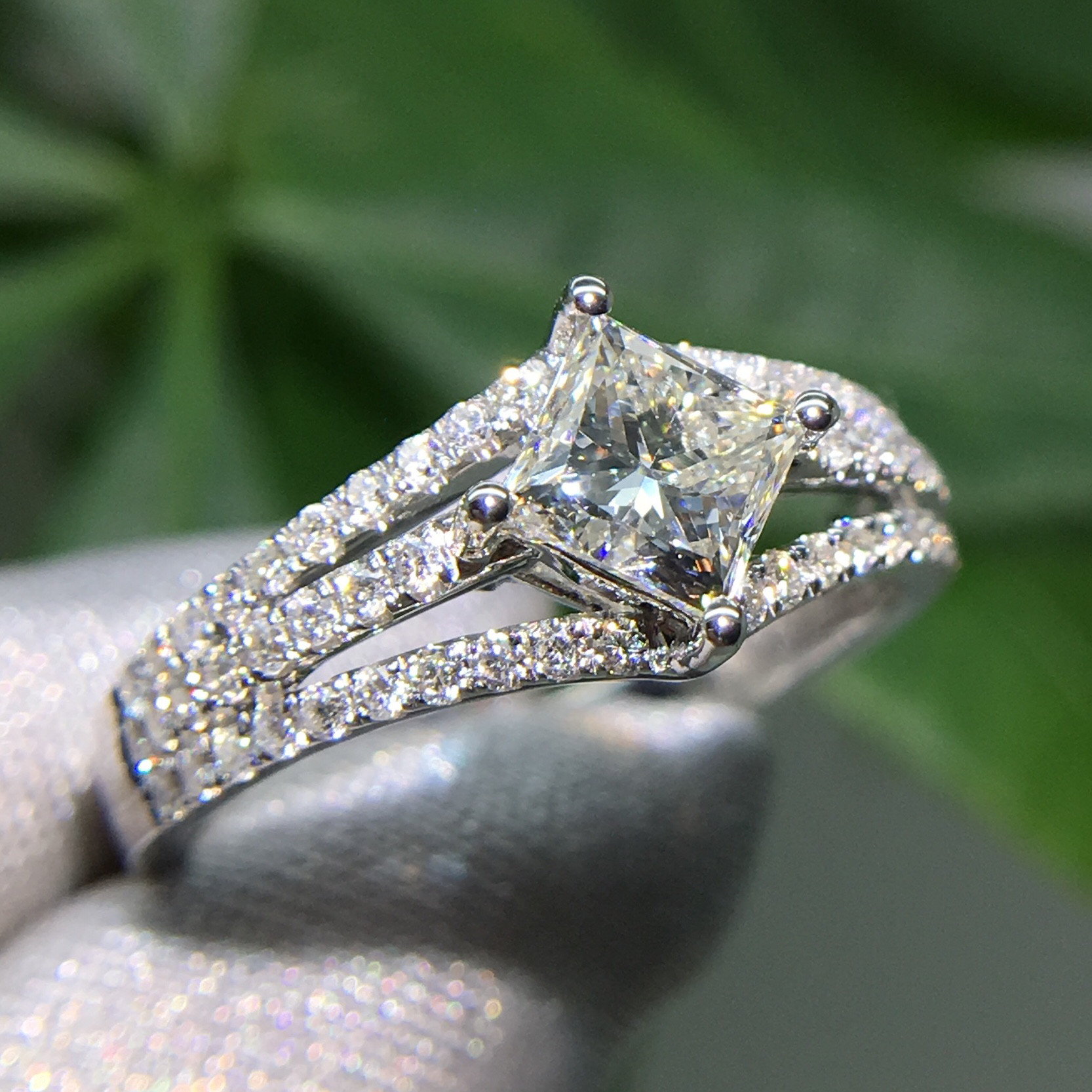 福大生钻石女戒指18k白金70分vvs求婚钻戒0.8克拉群镶公主方钻