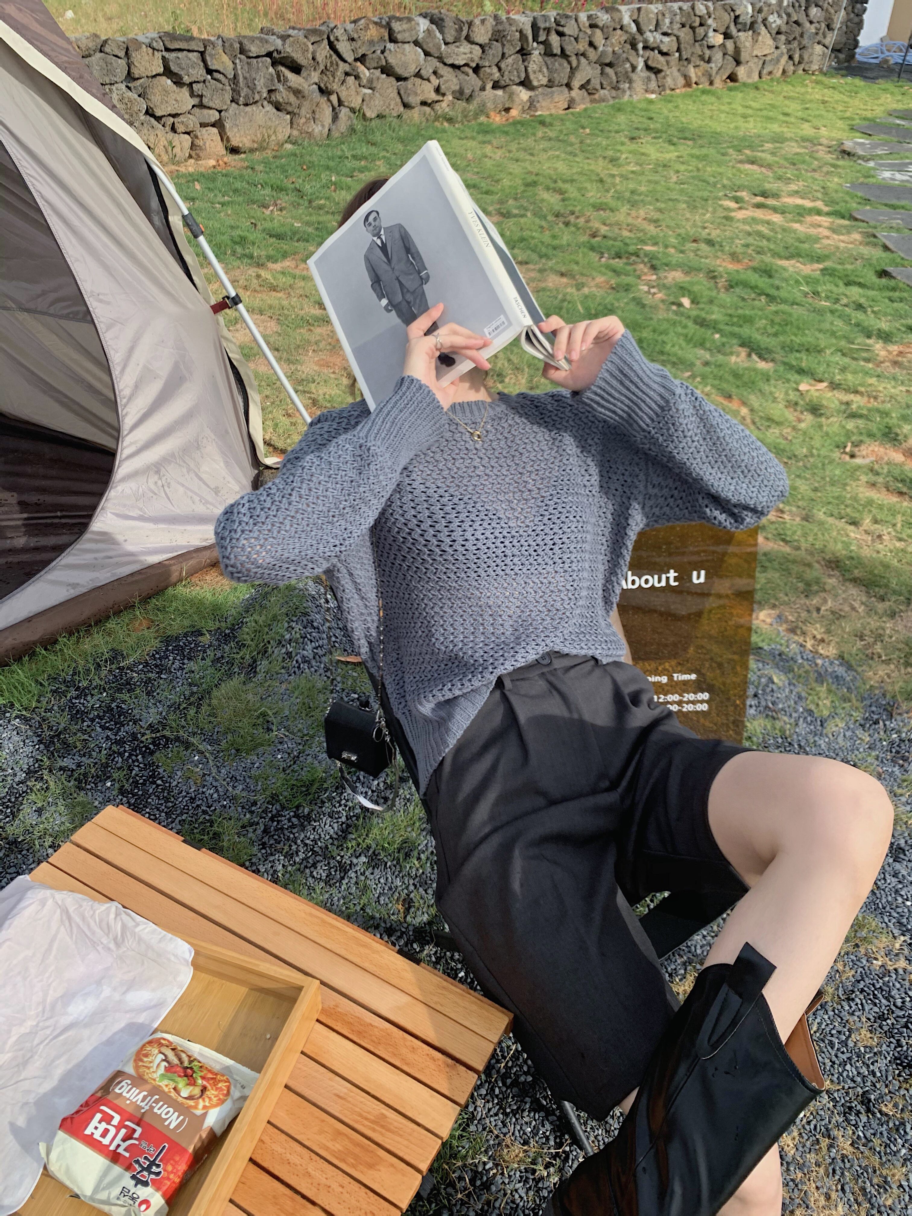 losvlue沉入深蓝镂空长袖针织衫