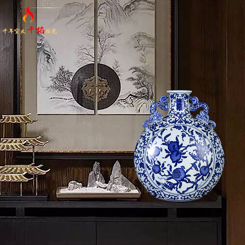 Jingdezhen ceramic hand - made peach on a bottle of blue and white porcelain vases, flower arranging rich ancient frame sitting room of Chinese style household furnishing articles