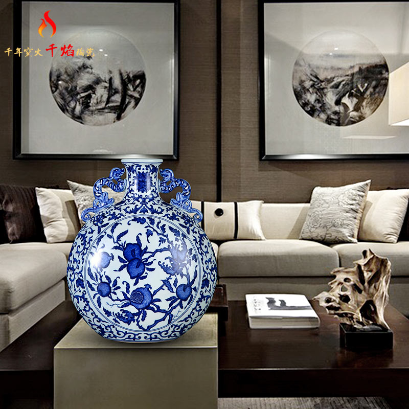 Jingdezhen ceramic hand - made peach on a bottle of blue and white porcelain vases, flower arranging rich ancient frame sitting room of Chinese style household furnishing articles