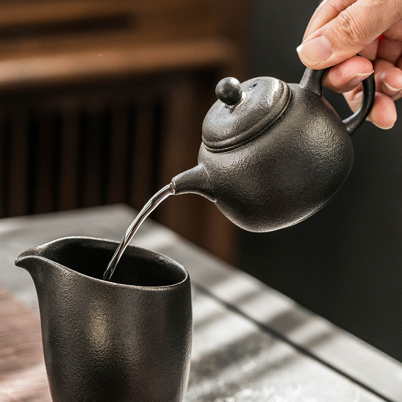 Feng little teapot of black ceramic tea set on the teapot single pot of domestic Japanese tea machine manual mini filtering pot