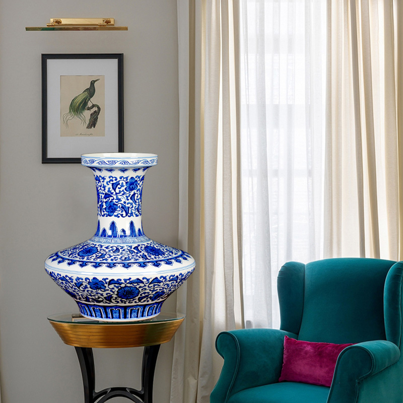 Jingdezhen blue and white porcelain masters hand wrapped branch lotus bottles of furnishing articles furnishing articles study French TV ark, household act the role ofing is tasted