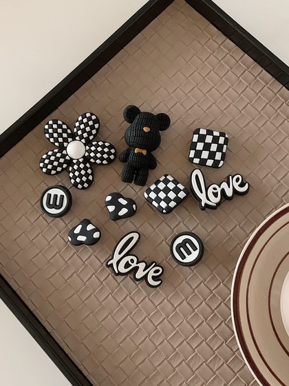 3 차원 격자 무늬 꽃 신발 신발 장식 신발 버튼 INS 성격 달콤한 쿨 스타일 블랙 베어 홀 신발 DIY 액세서리 3 차원 격자 무늬 꽃 신발 신발 장식 신발 버튼 INS 성격 달콤한 쿨 스타일 블랙 베어 홀 신발 DIY 액세서리