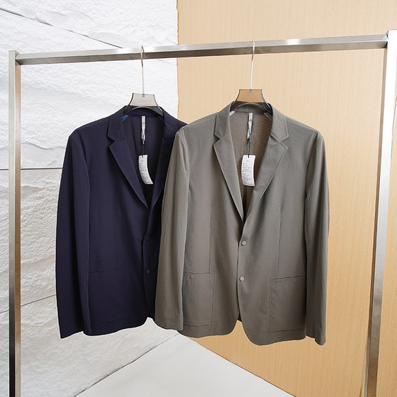 High-end pine V same material! Hydraulic bark pattern lightweight breathable elastic spring and summer men's thin casual blazer
High-end pine V same material! Hydraulic bark pattern lightweight breathable elastic spring and summer men's thin casual blazer