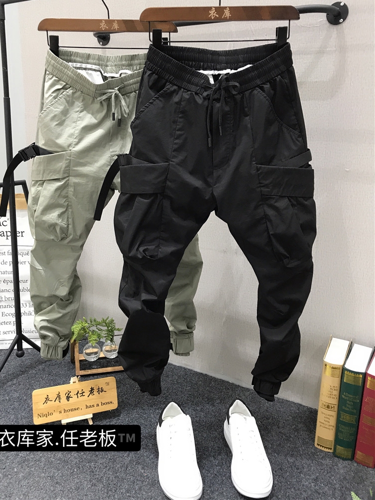 les installations de la bibliothèque de la maison de style boutique printemps-été pantalon cargo dans les japonais de la rue lâche harnais de pin de la personnalité grand sac casual marée de la marque les installations de la bibliothèque de la maison de style boutique printemps-été pantalon cargo dans les japonais de la rue lâche harnais de pin de la personnalité grand sac casual marée de la marque