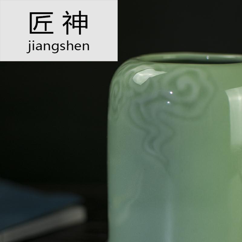 Jingdezhen ceramic creative relief brush pot restoring ancient ways furnishing articles contracted calligraphy pen container office teahouse receive a barrel