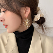 Retro Hong Kong flavor fireworks pearl can clip earrings Europe and the United States exaggerated earrings fashion temperament earrings earrings earrings earless women