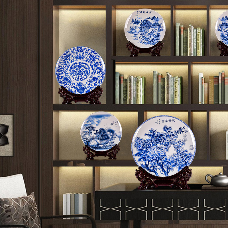 Blue and white porcelain of jingdezhen ceramics decoration plate of the sitting room of TV ark of new Chinese style rich ancient frame wine furnishing articles of handicraft