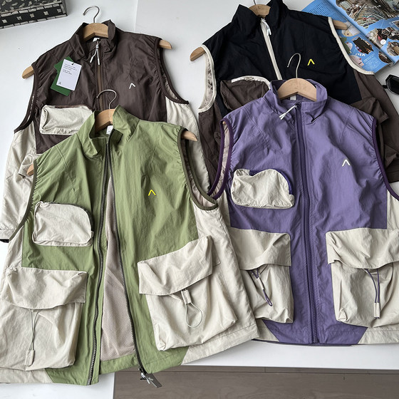 Mountain functional style summer men's outdoor mountaineering multi-pocket workwear sports quick-drying loose vest vest vest
Mountain functional style summer men's outdoor mountaineering multi-pocket workwear sports quick-drying loose vest vest vest
