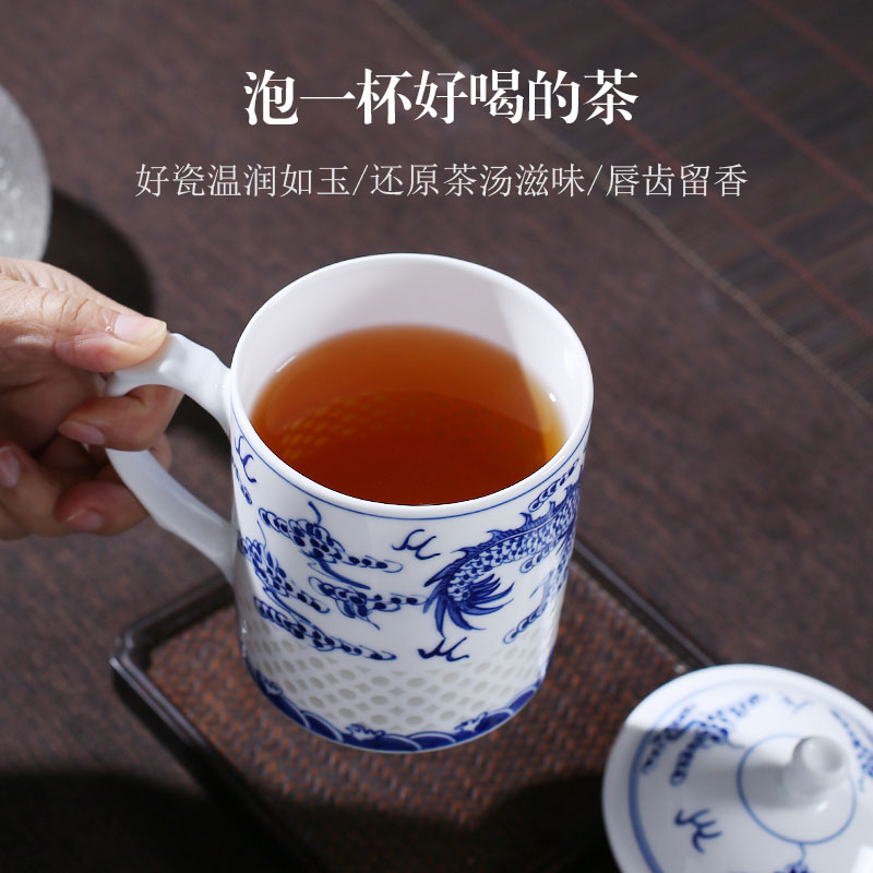 Office of jingdezhen blue and white and exquisite hand - made glass with cover the dragon cup household ceramics business and a cup of tea cup