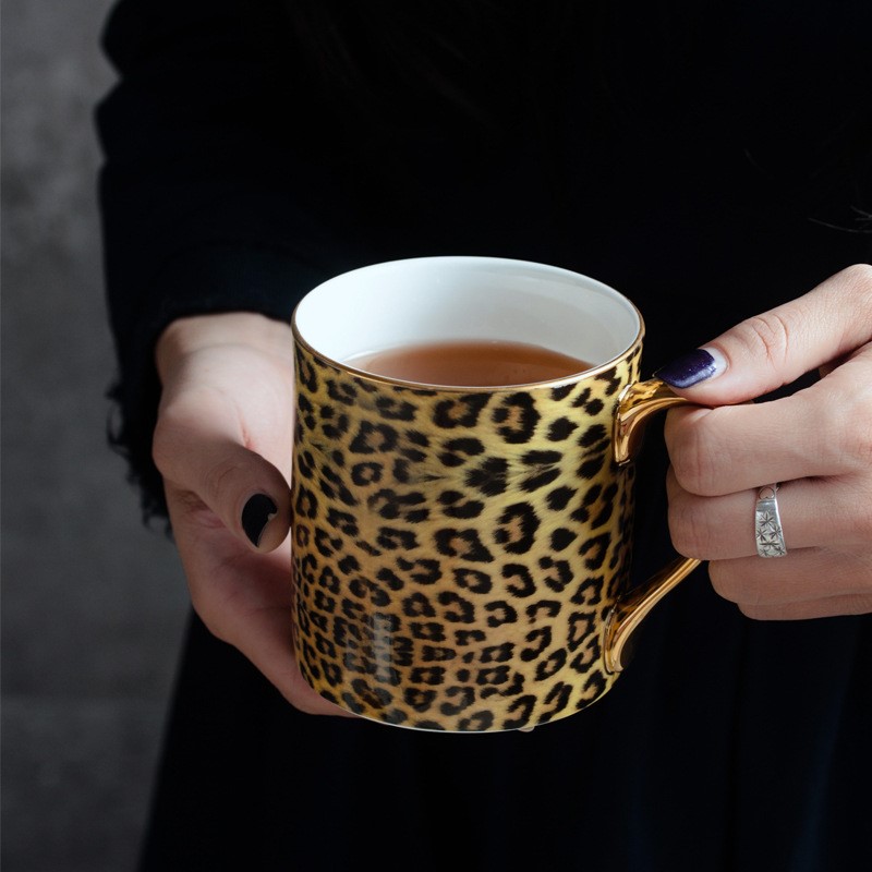 Ipads China cups milk cup with a cup of tea cup with a spoon up phnom penh creative mugs leopard grain ceramic cup with handle