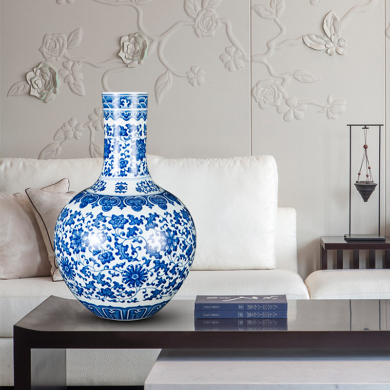 Jingdezhen ceramics vase hand - made archaize large Chinese blue and white porcelain is sitting room adornment is placed on the gourd lotus flower