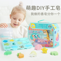 Childrens kindergarten birthday sharing small gifts to the whole babys creative gifts in class rewarding companion gifts