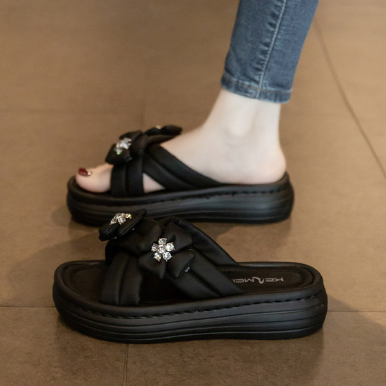Sandals for women in summer wear 2025 new thick-soled lightweight sponge cake soft-soled pregnant women beach sandals fashionable one-sleeved flip-flops
Sandals for women in summer wear 2025 new thick-soled lightweight sponge cake soft-soled pregnant women beach sandals fashionable one-sleeved flip-flops