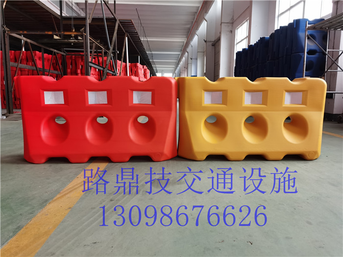 Water Horse Isolation pier 1300 * 700 Water injection Three-hole traffic facilities Safety guardrails Anti-completely new material plastic fence