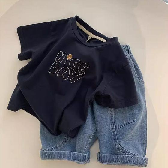 Korean children's clothing summer ins boys fashionable short-sleeved T-shirt small and medium-sized children's letter printed half-sleeved top
Korean children's clothing summer ins boys fashionable short-sleeved T-shirt small and medium-sized children's letter printed half-sleeved top